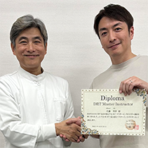 当院代表の佐藤は、創始者の直接指導を受けた認定インストラクターであり、認定院として協会より正式な認証を受けております。